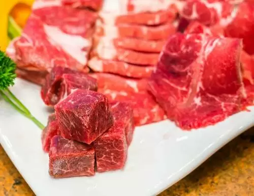 ¿Qué pasa si comes carne cruda?