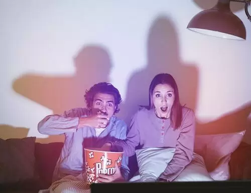 Ver televisión juntos es bueno para tu relación de pareja