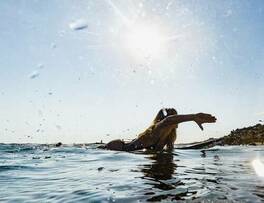 Nadar en agua fría puede ayudarte a acabar con la depresión