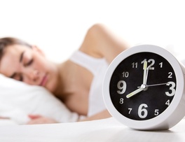 ¿Las mujeres necesitan dormir más?