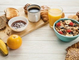 ¿Saltarse el desayuno ayuda a ganar o perder peso?