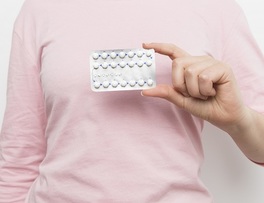 Existe un riesgo más elevado de cáncer asociado a los anticonceptivos orales