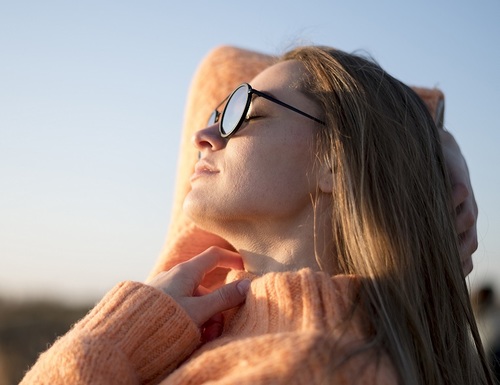 ¿La exposición a la radiación solar ultravioleta disminuye el riesgo de cáncer de mama?